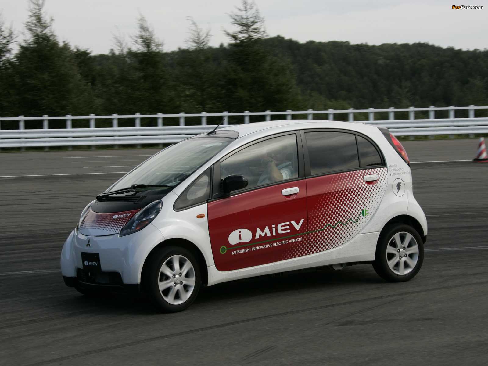 Mitsubishi производство. Mitsubishi i MIEV 2006. Mitsubishi i-MIEV 2020. Mitsubishi i-MIEV 2021. Mitsubishi i-MIEV 2013 года.