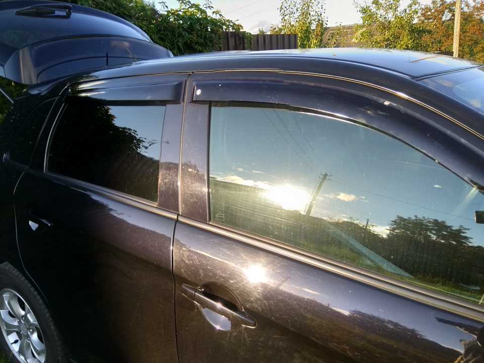 Как снять ветровики с автомобиля. Peugeot 3008 2-ND Gen 2016-present ветровики с дефлекторами. Ветровики на авто. Дефлекторы на окна автомобиля. Дефлекторы на двери авто.