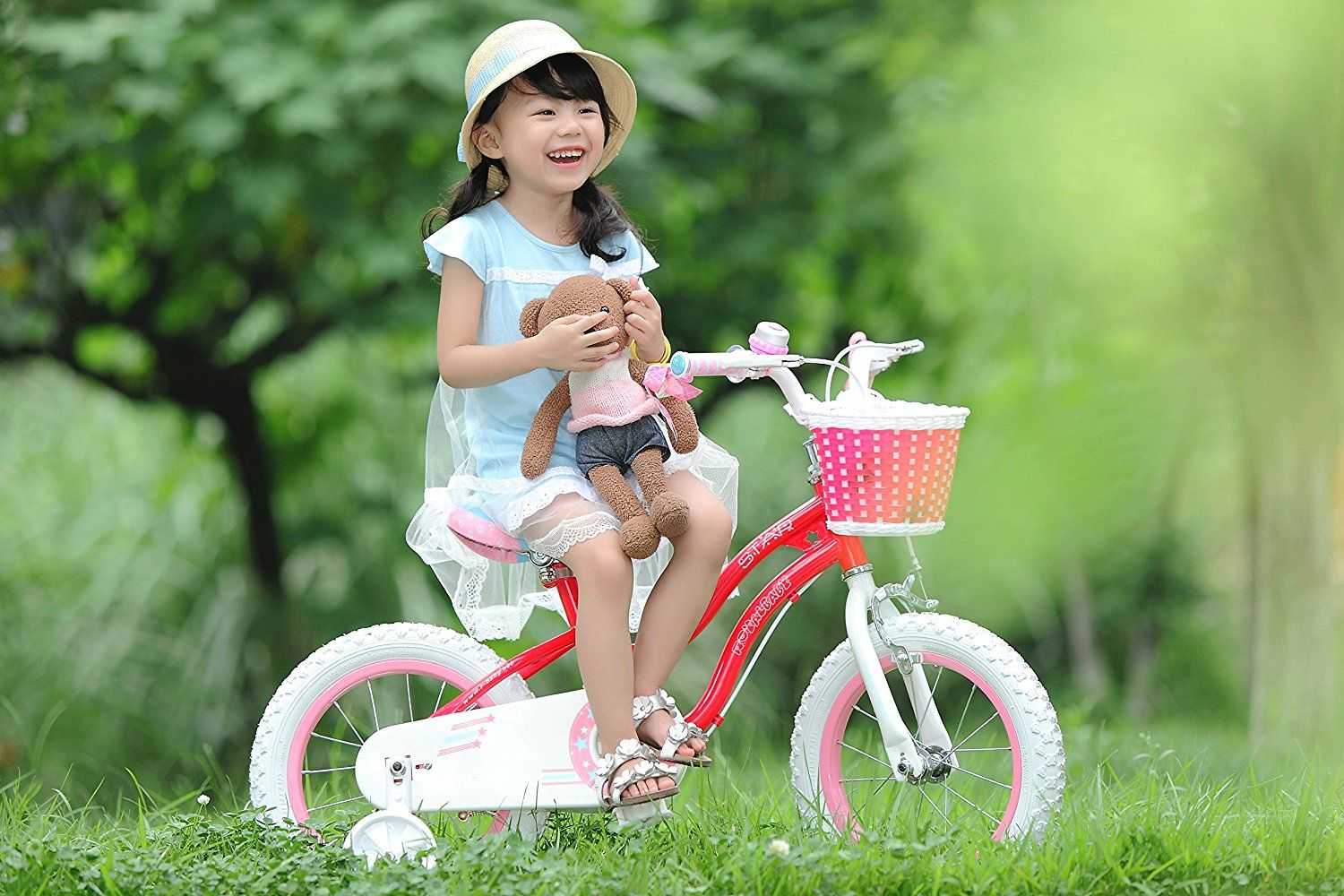 Как научить ребенка ездить на двухколесном велосипеде. Велосипед Royal Baby Stargirl Steel 16 (2020). Дети с велосипедом. Двухколесный велосипед для девочек. Детский велосипед на улице.