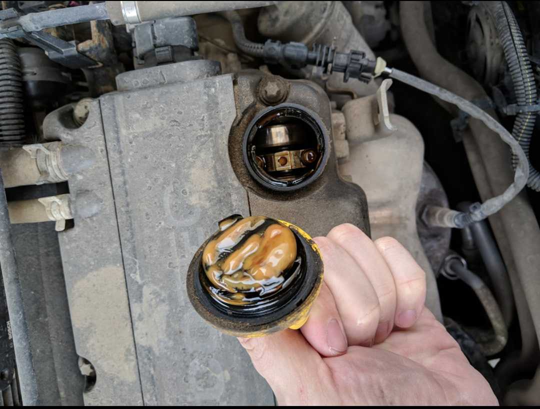 Почему масло попадает в двигатель