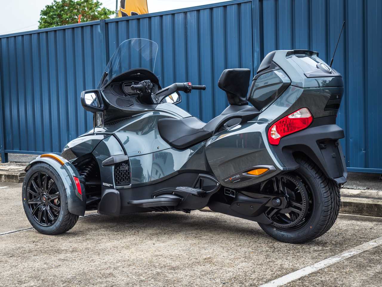 Can-am spyder rt и f3. обзор и характеристики