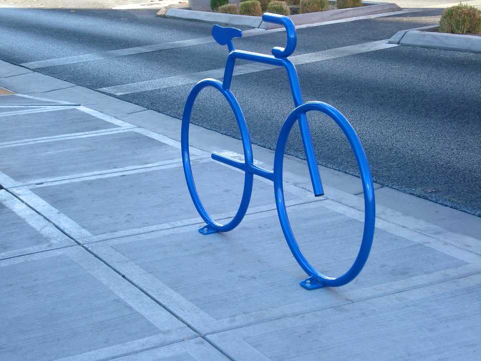 Практичная и недорогая парковка для велосипедов своими руками