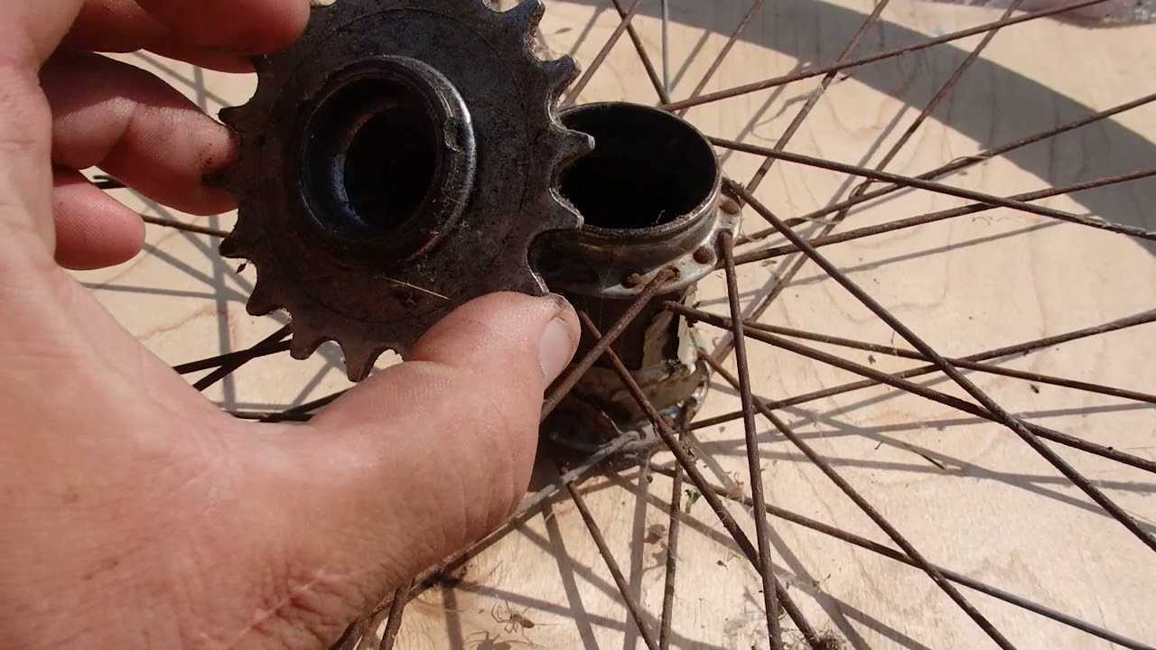 Почему у велосипеда заднее колесо сплошное